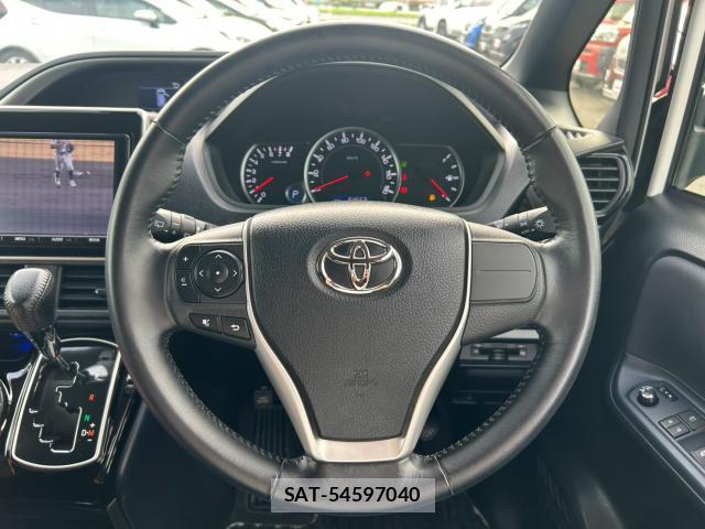 Toyota VOXY 2016-09 8363197-17
