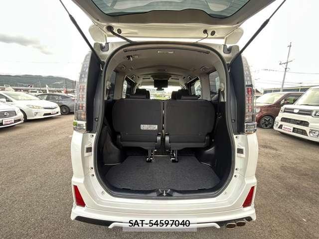 Toyota VOXY 2016-09 8363197-18