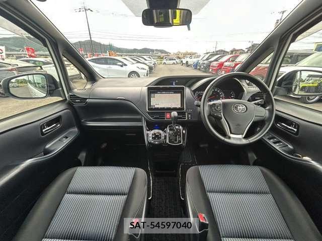 Toyota VOXY 2016-09 8363197-2