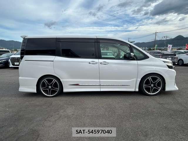 Toyota VOXY 2016-09 8363197-3
