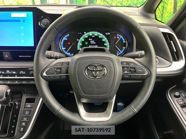 Toyota VOXY 2025-07 8363239-12