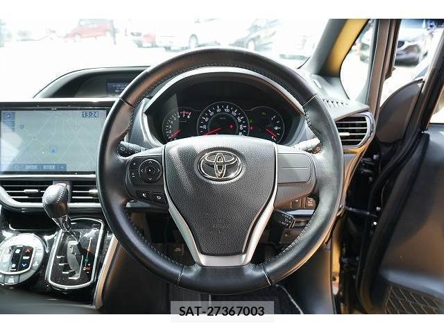 Toyota VOXY 2019-08 8363379-12