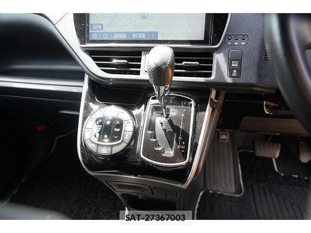 Toyota VOXY 2019-08 8363379-4