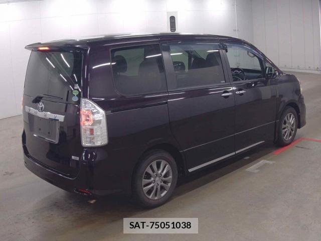 Toyota VOXY 2013-09 8363426-4