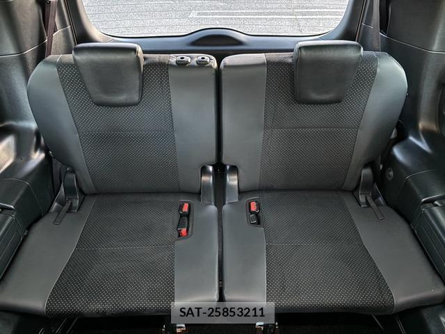Toyota VOXY 2021-09 8363437-10