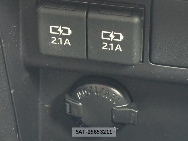 Toyota VOXY 2021-09 8363437-12