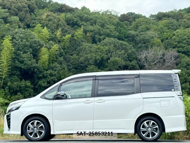 Toyota VOXY 2021-09 8363437-13