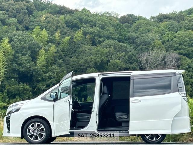 Toyota VOXY 2021-09 8363437-14