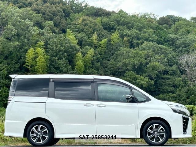 Toyota VOXY 2021-09 8363437-15