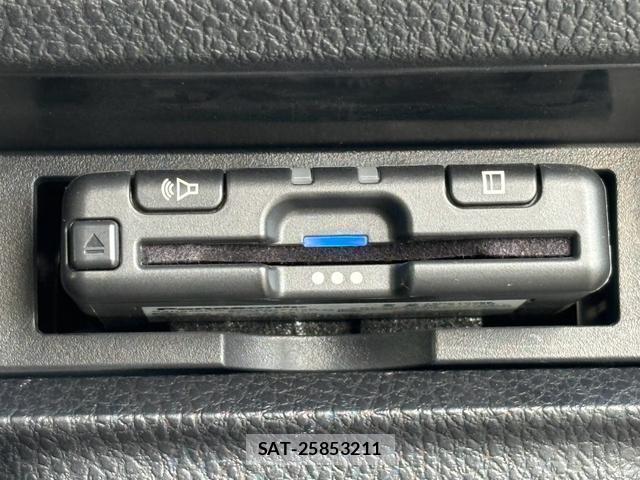 Toyota VOXY 2021-09 8363437-4