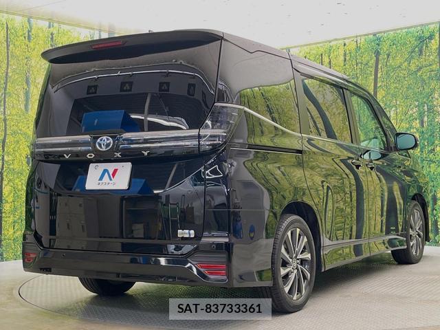Toyota VOXY 2025-09 8363555-17