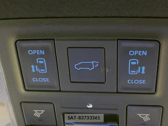 Toyota VOXY 2025-09 8363555-4