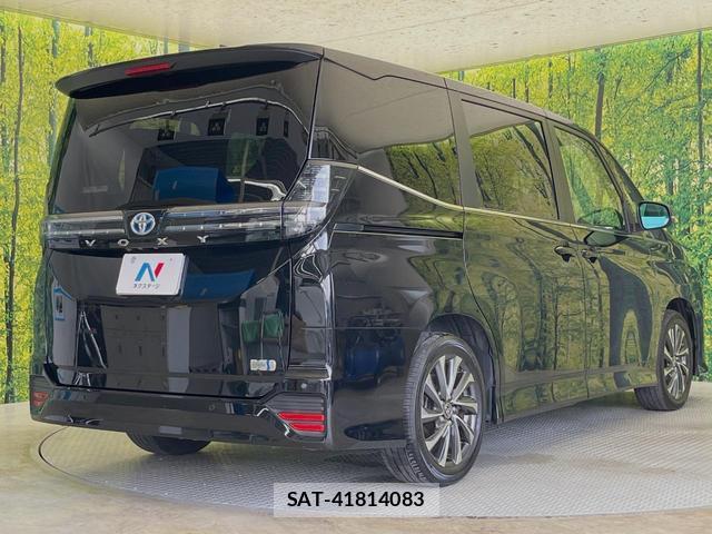 Toyota VOXY 2024-05 8363557-17