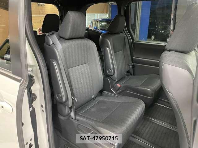 Toyota VOXY 2023-02 8363622-14