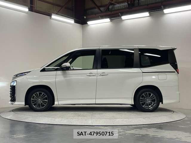 Toyota VOXY 2023-02 8363622-17