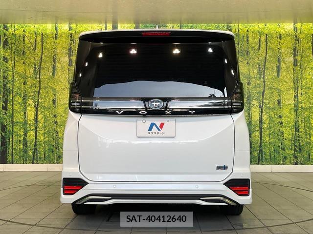 Toyota VOXY 2023-10 8363626-16