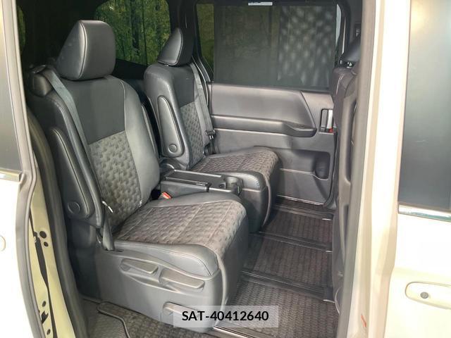 Toyota VOXY 2023-10 8363626-9