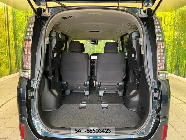 Toyota VOXY 2016-04 8363627-10