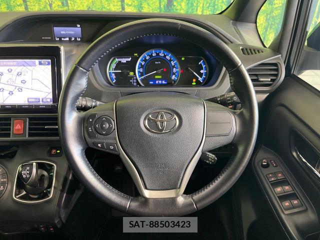 Toyota VOXY 2016-04 8363627-11