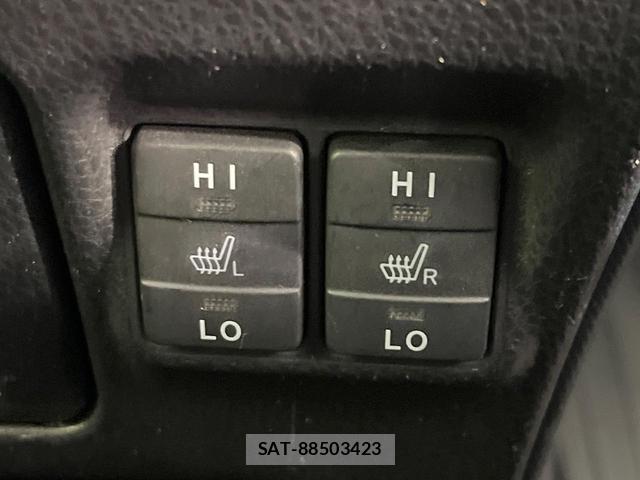 Toyota VOXY 2016-04 8363627-6