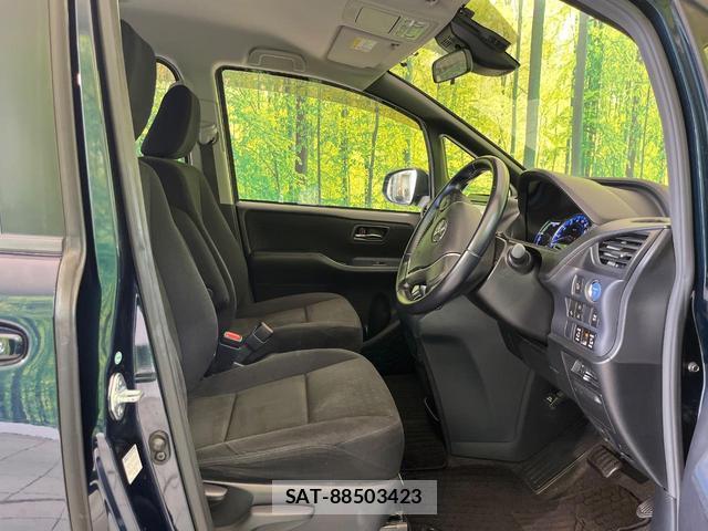 Toyota VOXY 2016-04 8363627-7