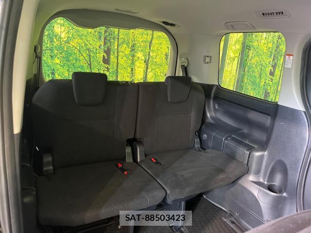 Toyota VOXY 2016-04 8363627-9