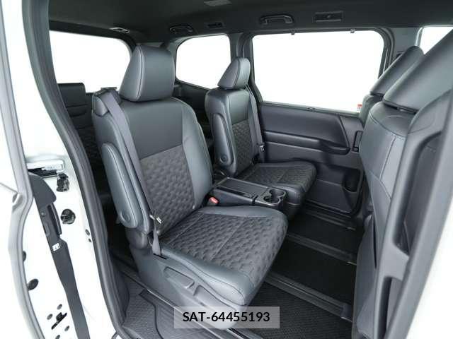 Toyota VOXY 2025-10 8363760-7