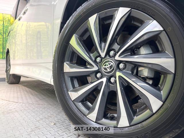 Toyota VOXY 2025-06 8363806-13