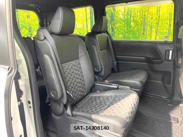 Toyota VOXY 2025-06 8363806-8