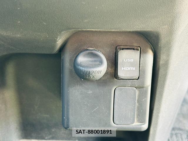 Daihatsu WAKE 2016-08 8363802-12