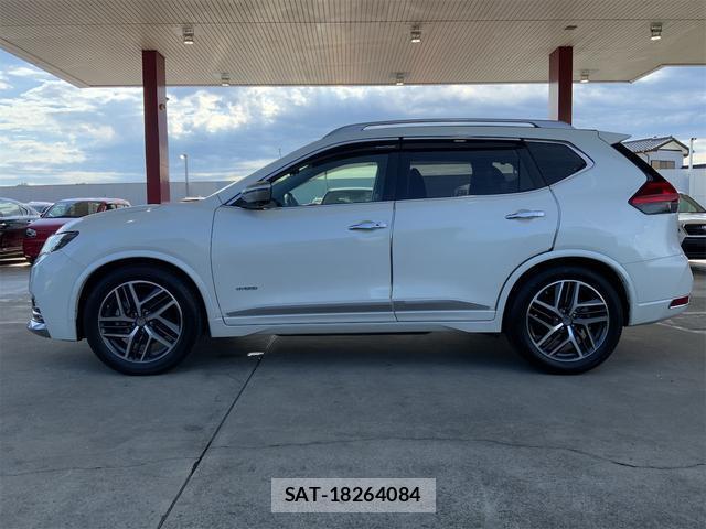 Nissan X-TRAIL 2017-08 8361093-4