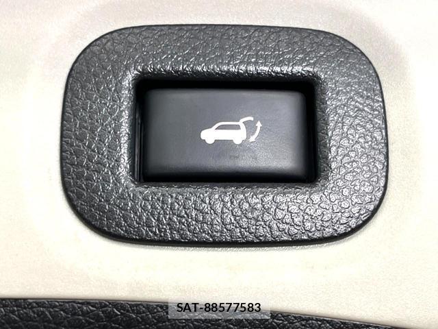 Nissan X-TRAIL 2017-08 8361927-5