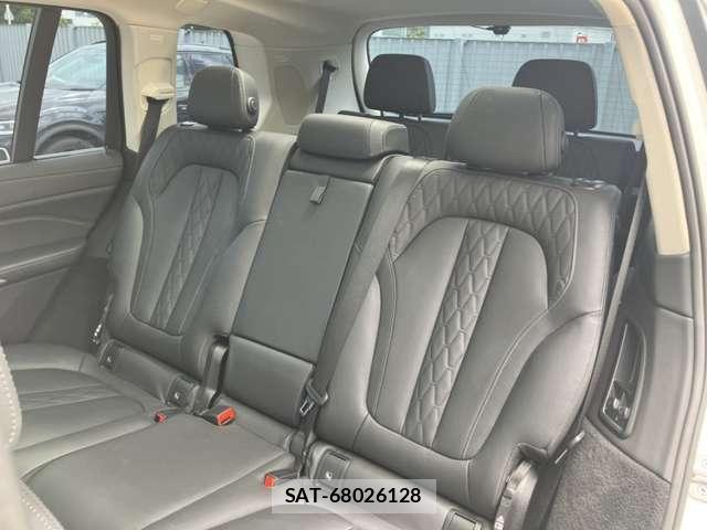 Bmw X7 2022-03 8363468-11