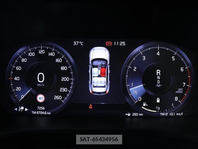 Volvo XC40 2021-06 8360609-12
