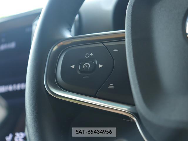 Volvo XC40 2021-06 8360609-13