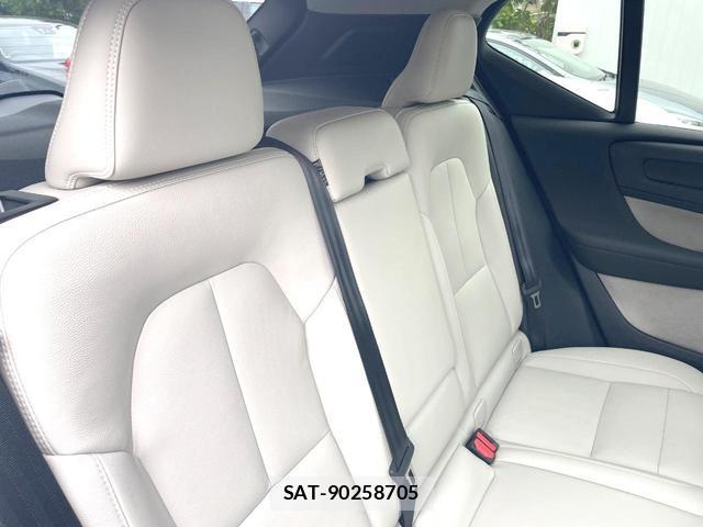 Volvo XC40 2024-01 8361005-11