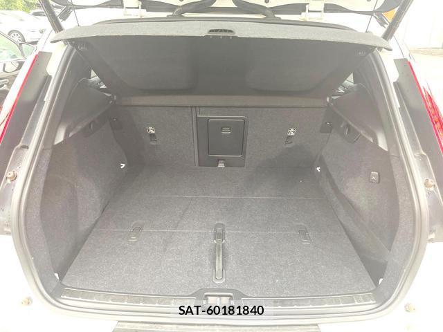Volvo XC40 2018-04 8361006-13