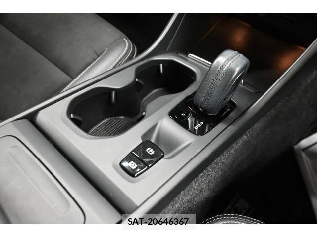 Volvo XC40 2020-03 8361895-8