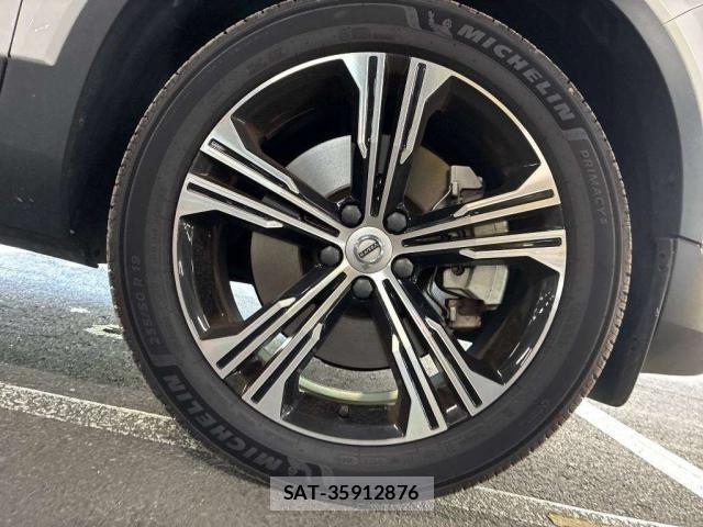 Volvo XC40 2022-05 8362097-4