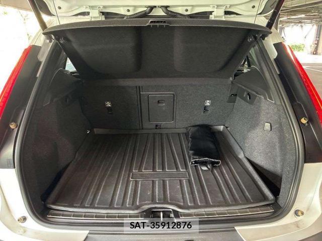 Volvo XC40 2022-05 8362097-6
