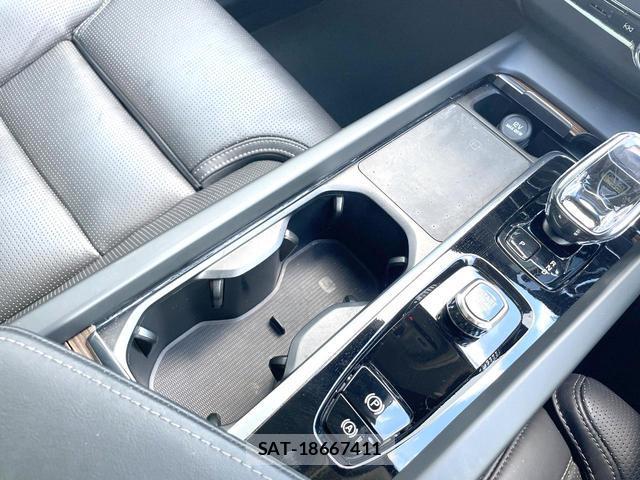 Volvo XC60 2023-12 8361008-17