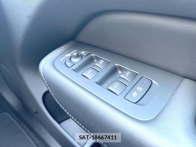 Volvo XC60 2023-12 8361008-3