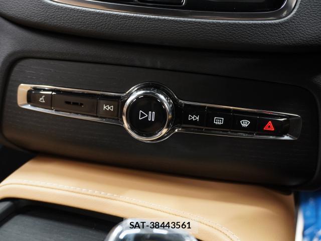 Volvo XC90 2021-12 8361894-10