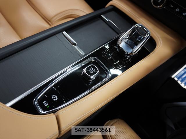 Volvo XC90 2021-12 8361894-11