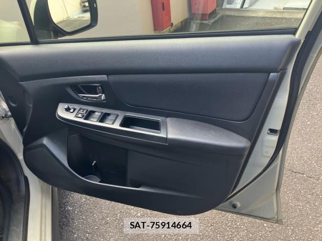 Subaru XV 2014-06 8361085-18