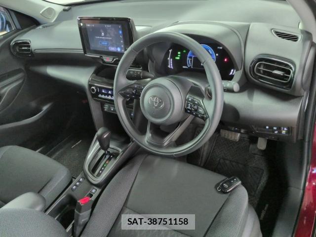 Toyota YARIS CROSS 2024-04 8361238-2