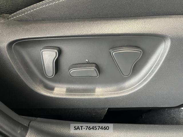 Toyota YARIS CROSS 2025-10 8362026-7