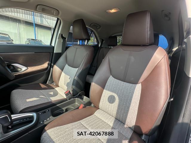 Toyota YARIS CROSS 2022-11 8362482-13