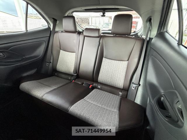 Toyota YARIS CROSS 2021-08 8362492-17
