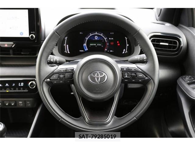 Toyota YARIS 2024-06 8360982-17